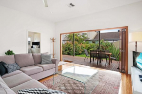 Newcastle Short Stay Accommodation - Cooks Hill Cottage